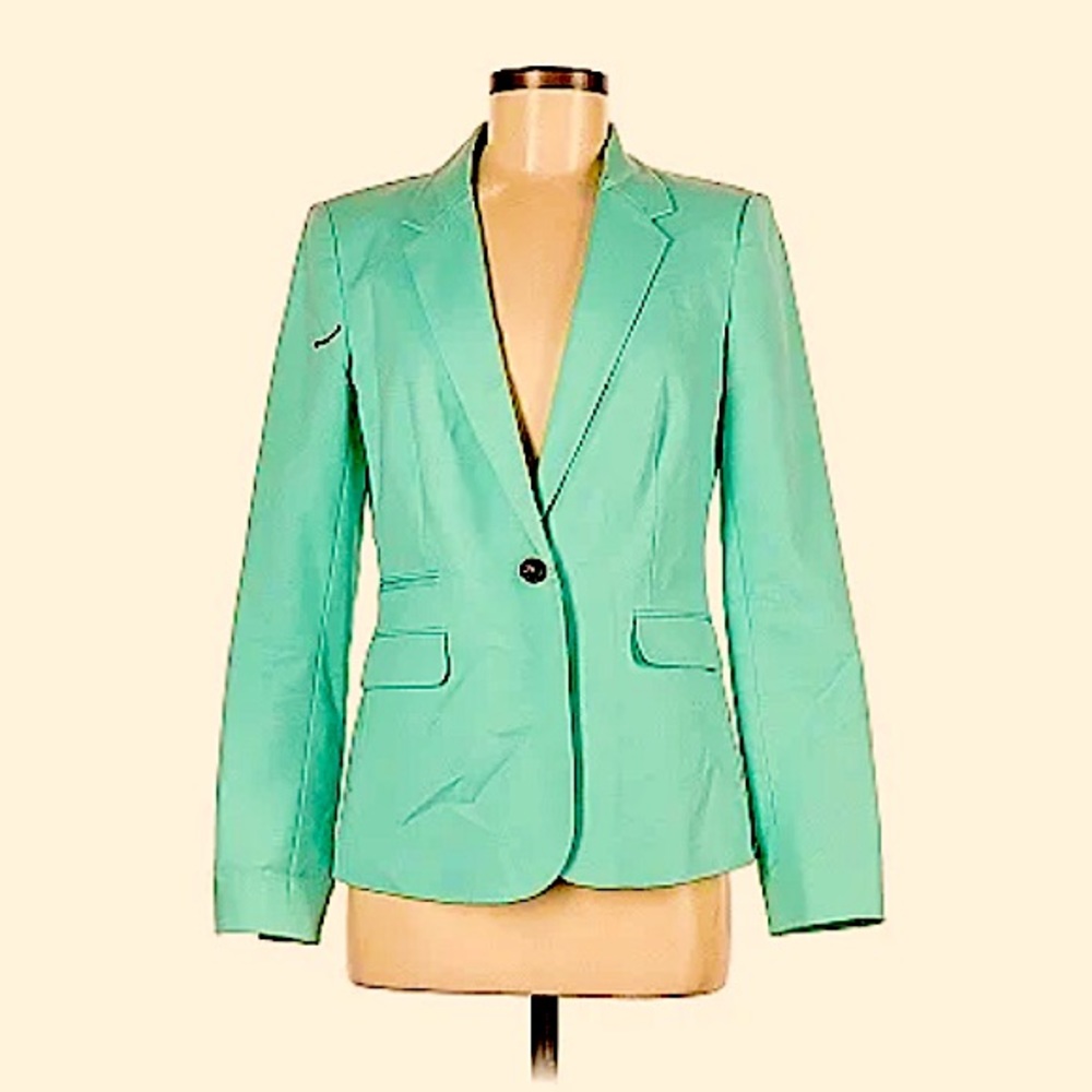 VINCE CAMUTO Aqua blazer size 10P with Notched collar one button.